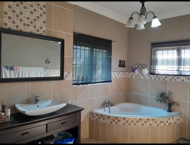 5 BEDROOM HOUSE FOR SALE IN BLUFF